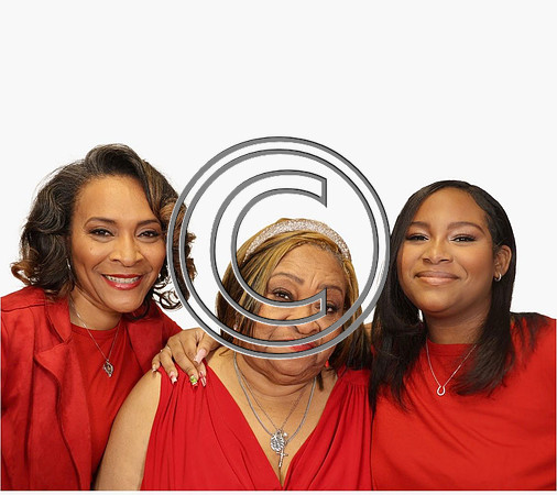 39 FAMILY PHOTO 2024 KTIPLAURA