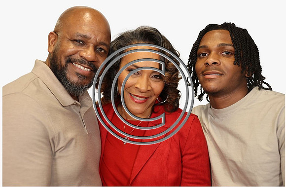 24 FAMILY PHOTO 2024 KTIPLAURA