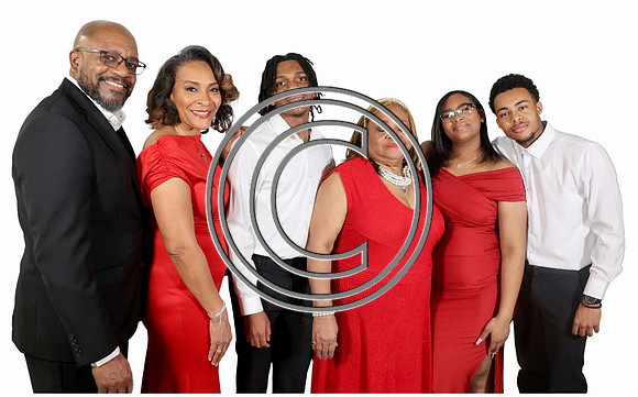 19 FAMILY PHOTO 2024 KTIPLAURA