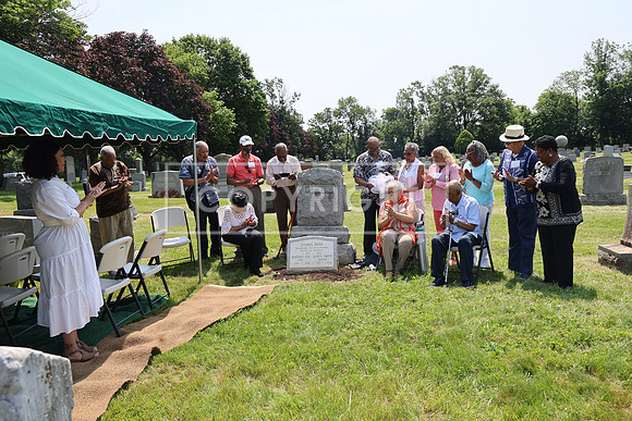 ROSS0181 EDEN CEMETERY 06042025 HEADSTONE UNVEILING CEREMONY Stephen Smith 1795 - 1873 KTIPLAURA