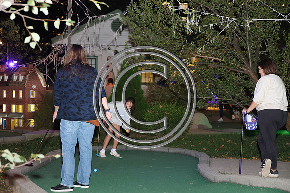 ROSS0702 Spooky Mini Golf Franklin Square Fall 2025 ktiplaura 09302025