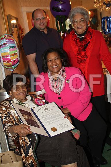 Mrs. Minnie High,  Philadelphia  100th Birthday 02092013 (21)