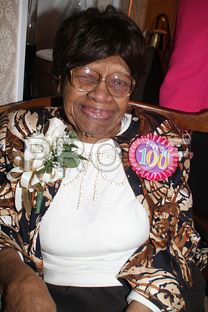 Mrs. Minnie High,  Philadelphia  100th Birthday 02092013 (28)