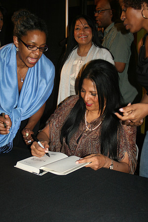 PAM GRIER  FOXY BROWN (93)
