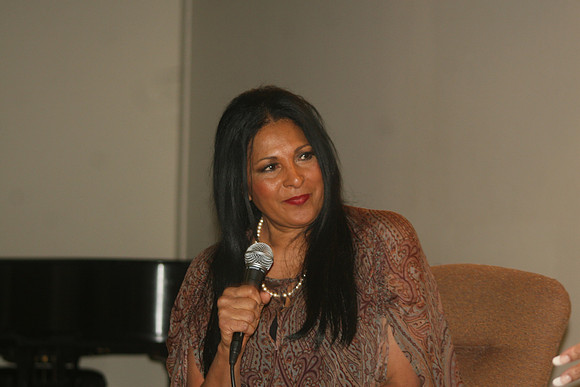 PAM GRIER  FOXY BROWN (16)