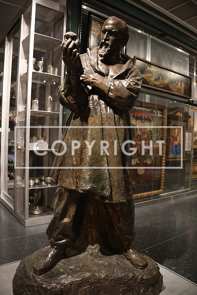 EG256855 2025 NEW YORK KTIPLAURA
