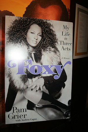 PAM GRIER  FOXY BROWN (117)