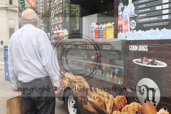 3I7A2516   New York August 2023  Laura Elam take time out