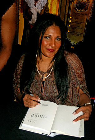 PAM GRIER  FOXY BROWN (160)