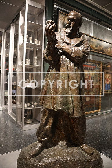 EG256857 2025 NEW YORK KTIPLAURA