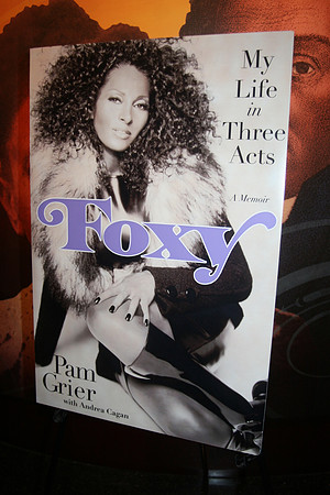 PAM GRIER  FOXY BROWN (122)