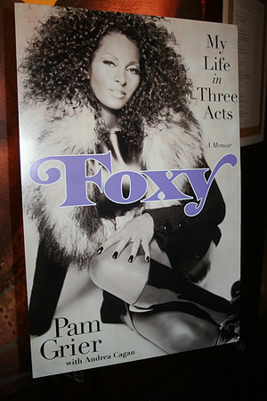 PAM GRIER  FOXY BROWN (119)