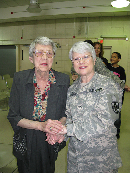 Keep Time In Place with Laura Army Feb 7 2009 (2)