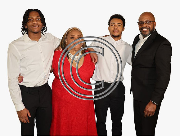 7 FAMILY PHOTO 2024 KTIPLAURA