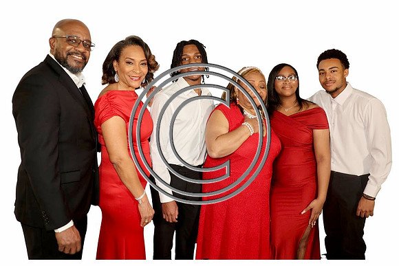12 FAMILY PHOTO 2024 KTIPLAURA