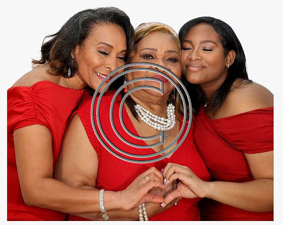 4 FAMILY PHOTO 2024 KTIPLAURA