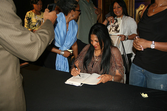 PAM GRIER  FOXY BROWN (100)