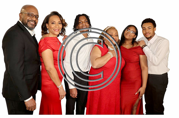 11 FAMILY PHOTO 2024 KTIPLAURA