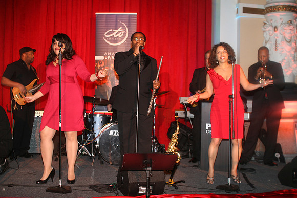 The Red Ball 2012  Lauraelam (50)