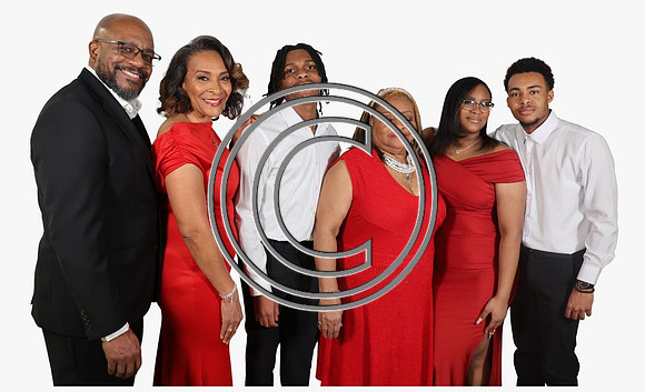 18 FAMILY PHOTO 2024 KTIPLAURA
