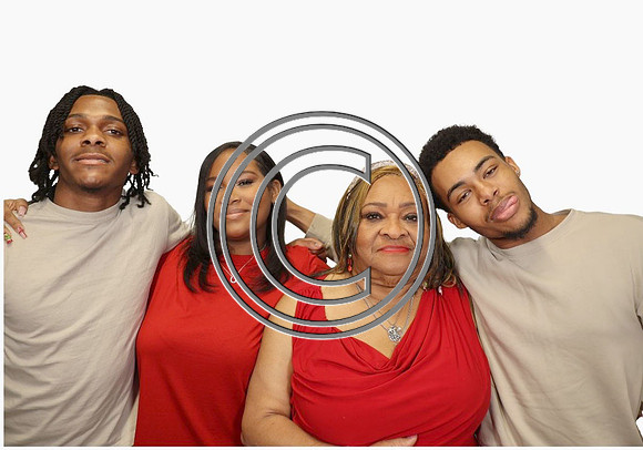 36 FAMILY PHOTO 2024 KTIPLAURA
