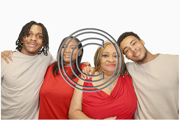 38 FAMILY PHOTO 2024 KTIPLAURA