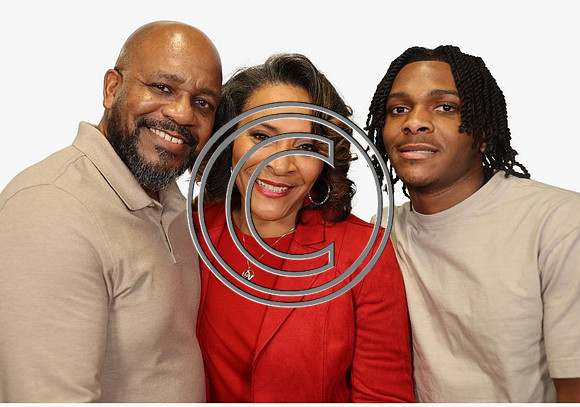 25 FAMILY PHOTO 2024 KTIPLAURA