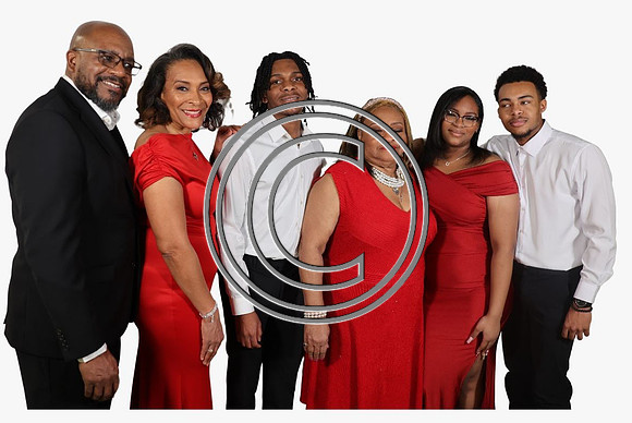 15 FAMILY PHOTO 2024 KTIPLAURA