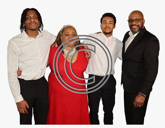 6 FAMILY PHOTO 2024 KTIPLAURA